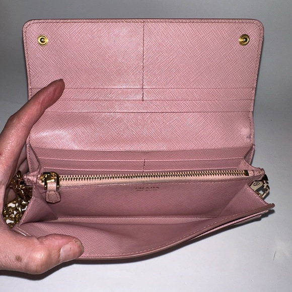 💯 PRADA Logo Plate Pale Pink Saffiano Leather Wallet on Chain w/ auth cert - Picture 5 of 13